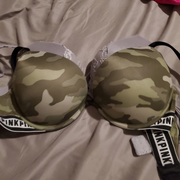 3 VS/pink bras - Picture 2 of 3